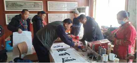 城中區(qū)退役軍人事務(wù)局：“筆墨凝書香，新年送萬?！敝畬懘郝?lián)活動